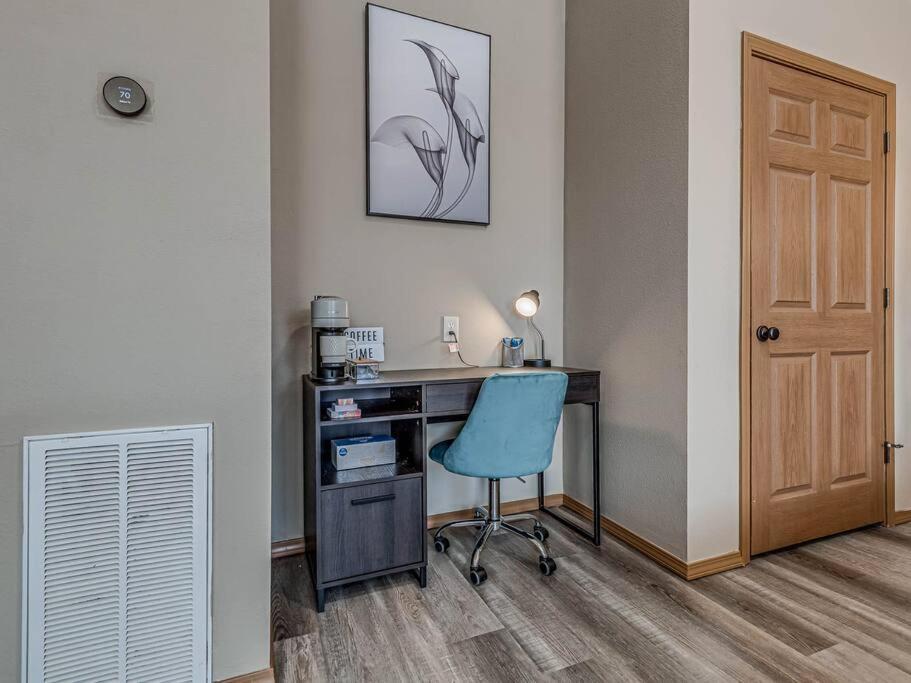 Deluxe Studio In Historic Downtown Building! Бартлсвилл Экстерьер фото