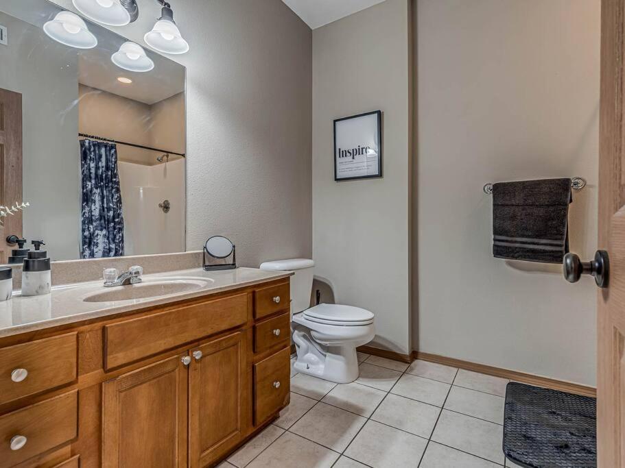 Deluxe Studio In Historic Downtown Building! Бартлсвилл Экстерьер фото