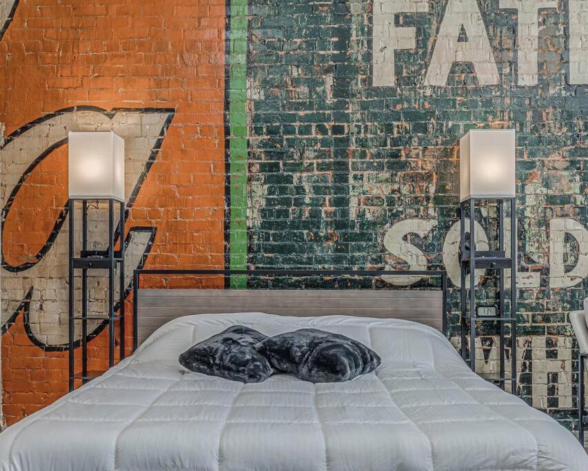 Deluxe Studio In Historic Downtown Building! Бартлсвилл Экстерьер фото