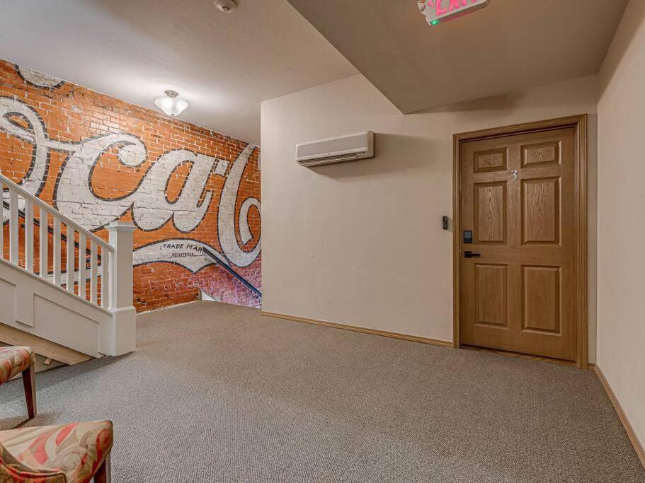 Deluxe Studio In Historic Downtown Building! Бартлсвилл Экстерьер фото