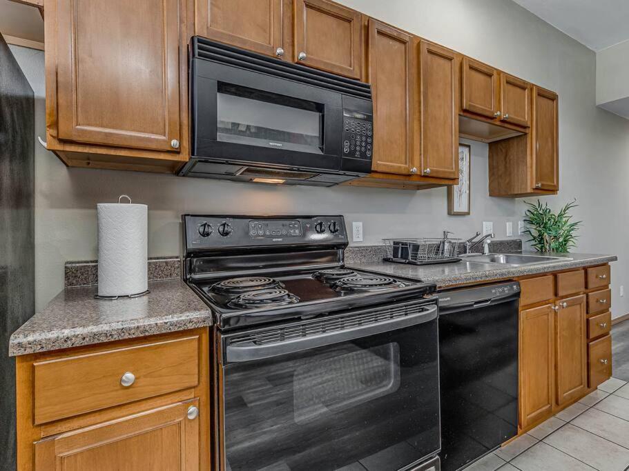 Deluxe Studio In Historic Downtown Building! Бартлсвилл Экстерьер фото